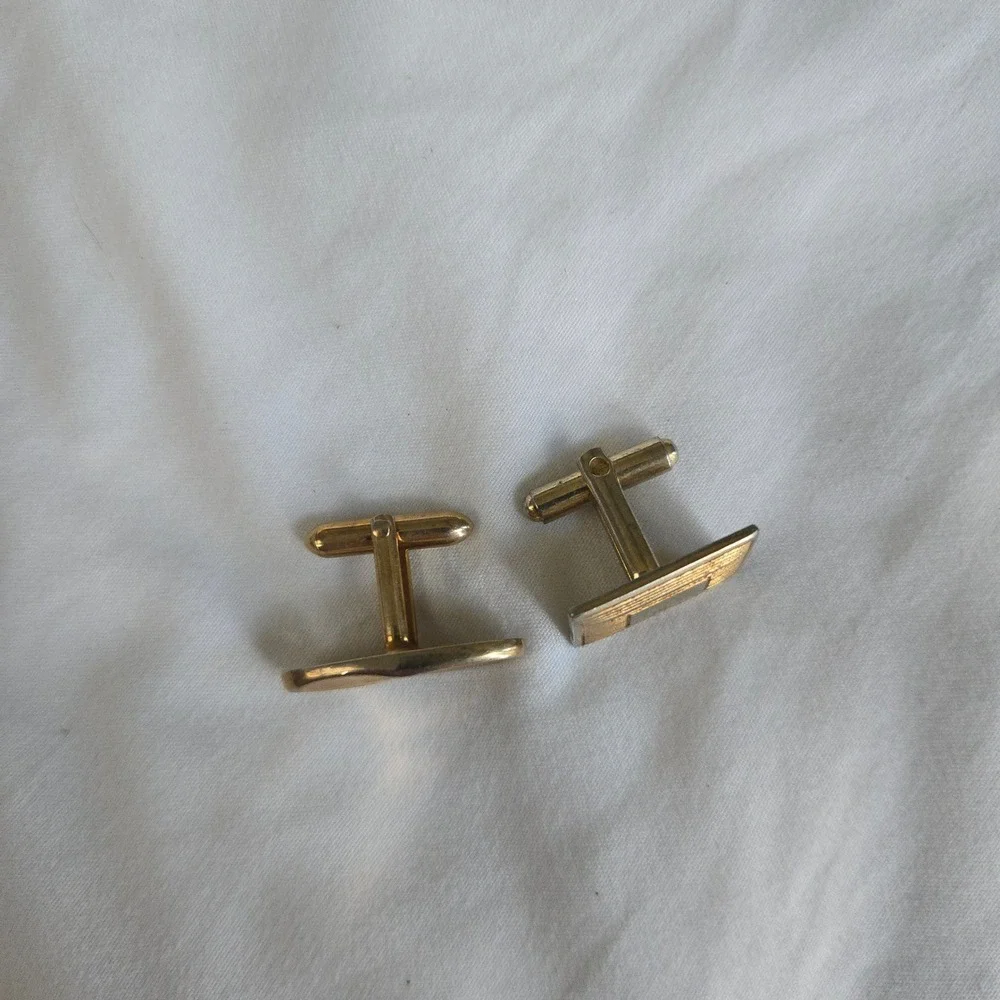 VTG Gold Cufflinks Mismatched Mens OS Rectangular Oval Swirl Geometric Unbranded